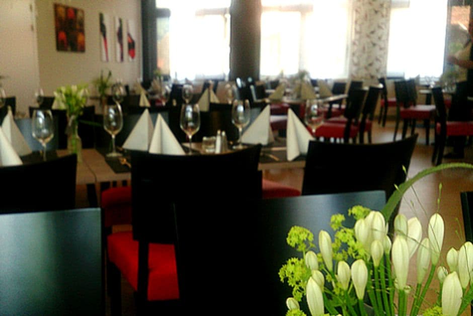 La salle du restaurant dressée